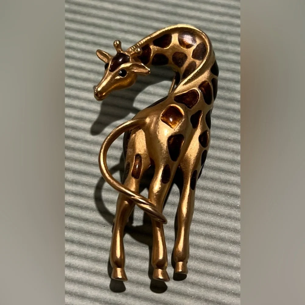 Vtg FERNANDO ORIGINALS Signed FO Gold Tone 3D Enamel GIRAFFE Brooch  80s Retro